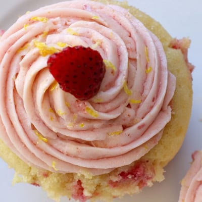 Strawberry Lemonade Cupcakes
